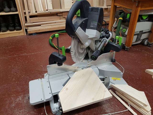 Holzzuschnitt Holzzuschnitt