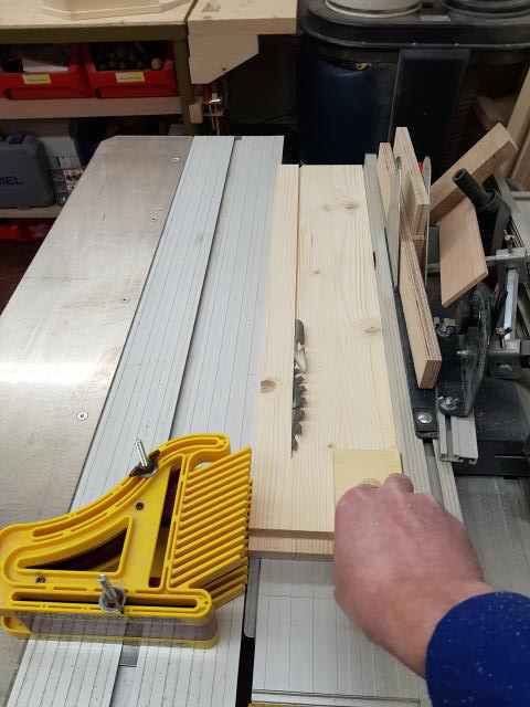 Holzzuschnitt Holzzuschnitt