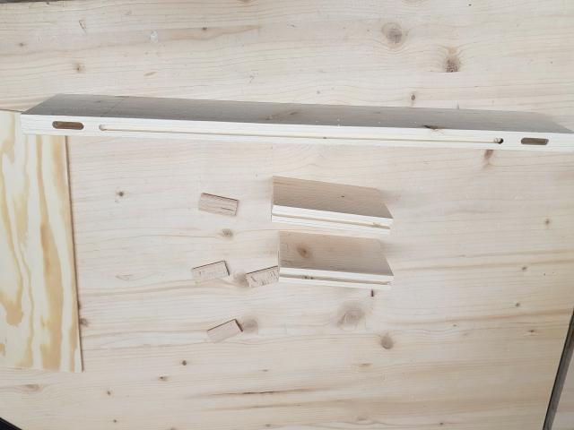 Teile der Schranktür Teile der Schranktür