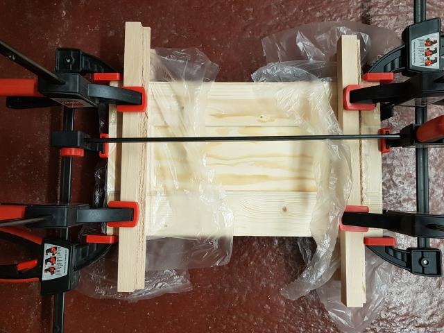 Verleimen der Tür Verleimen der Tür