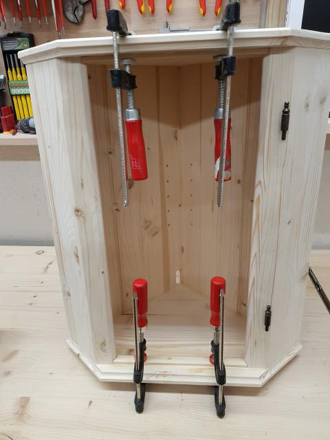 Anleimen der Anschlagleisten Anleimen der Anschlagleisten